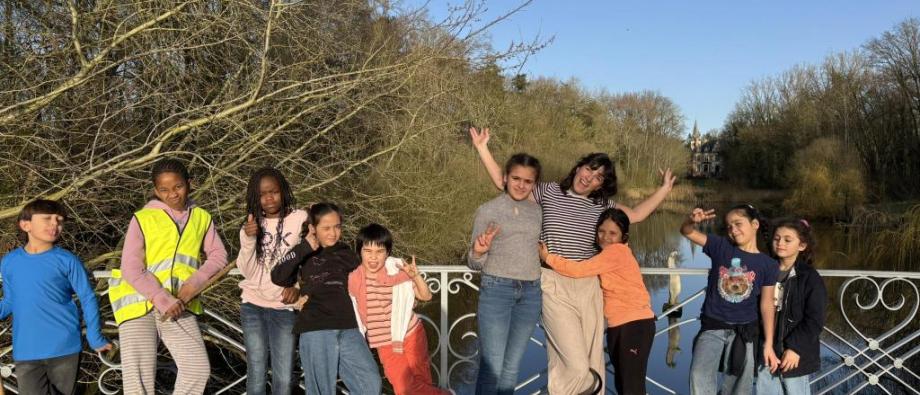 Kindjes op de brug bij De Blankaart