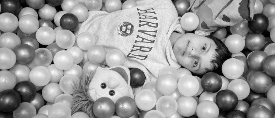 Kindje in de snoezelruimte