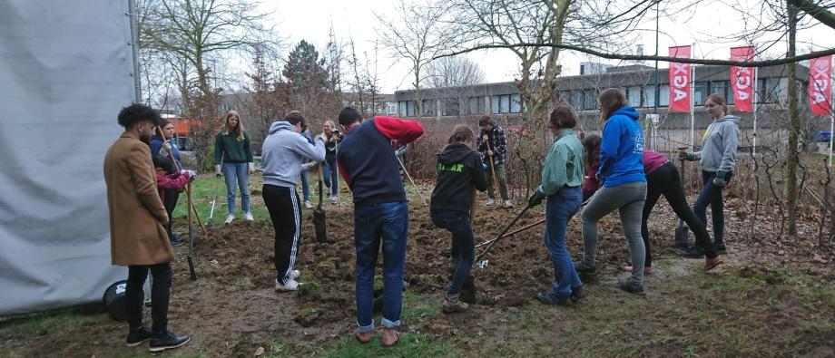 AFS jongeren hard aan het werk