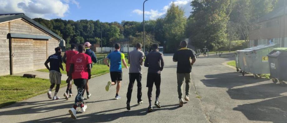 Collaborateur et résidents entrain de courir 