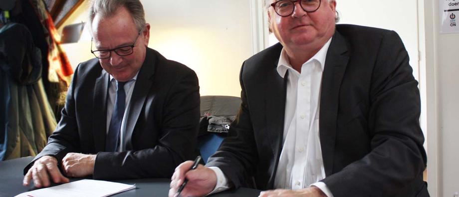 Carl Michiels (Enabel) (à gauche) et Jean-Pierre Luxen (Fedasil) (à droite) Fedasil Enabel