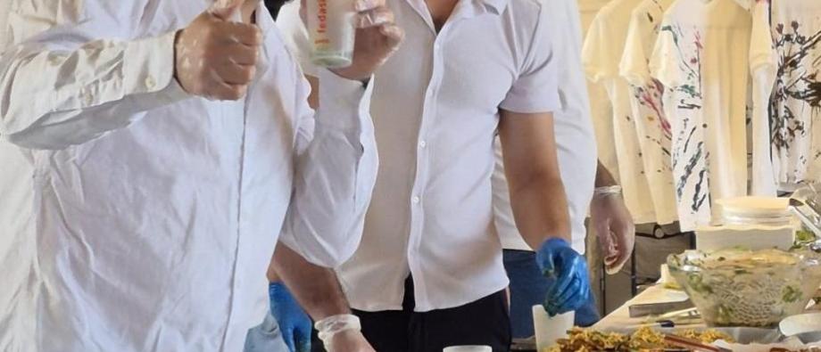 Bewoners op hun paasbest.