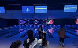 Nos résidents initiés au bowling, s'y sont donnés à coeur-joie pendant 2 heures. Difficile de retourner au centre, l'expérience a rencontré l'euphorie des enfants.